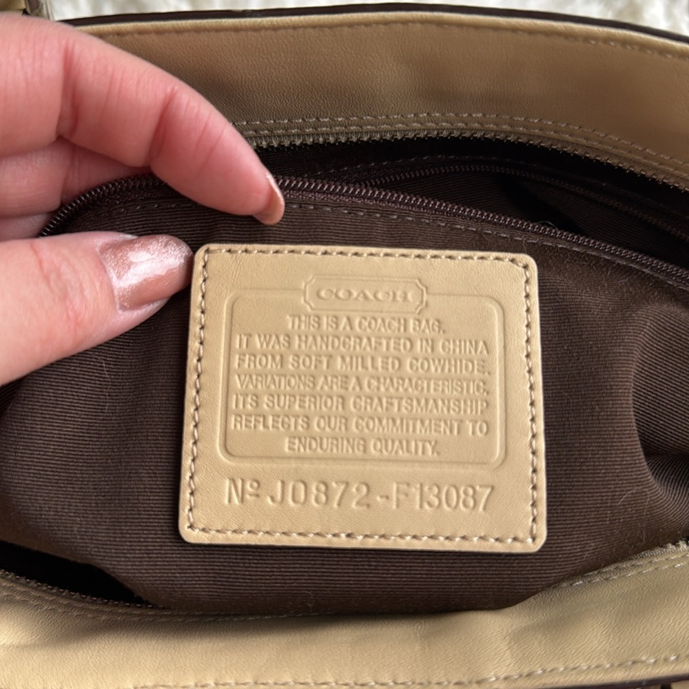 🆕‎ Coach Hamptons Satchel - Picture 10 of 10